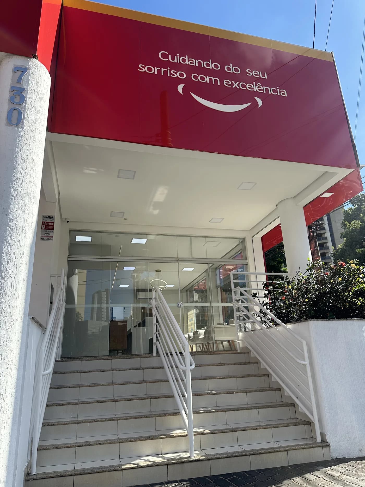 Fachada da Clínica Oral Sorriso, na Av. Getúlio Vargas, 730, Centro de Uberlândia