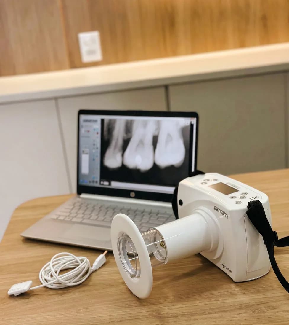 Equipamento de radiografia digital e scanner da Clínica Oral Sorriso